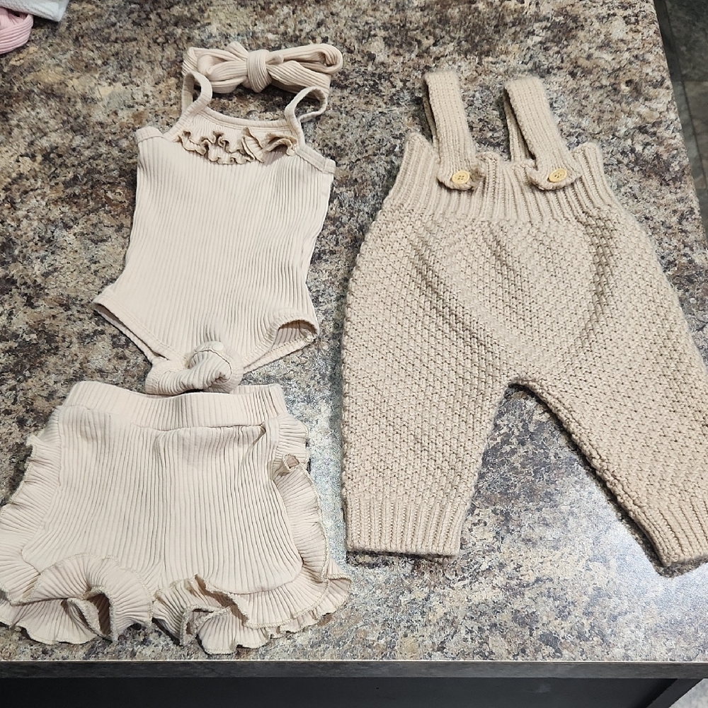 SHEIN Kids Cream Ribbed Overalls Set - Picture 2 of 7